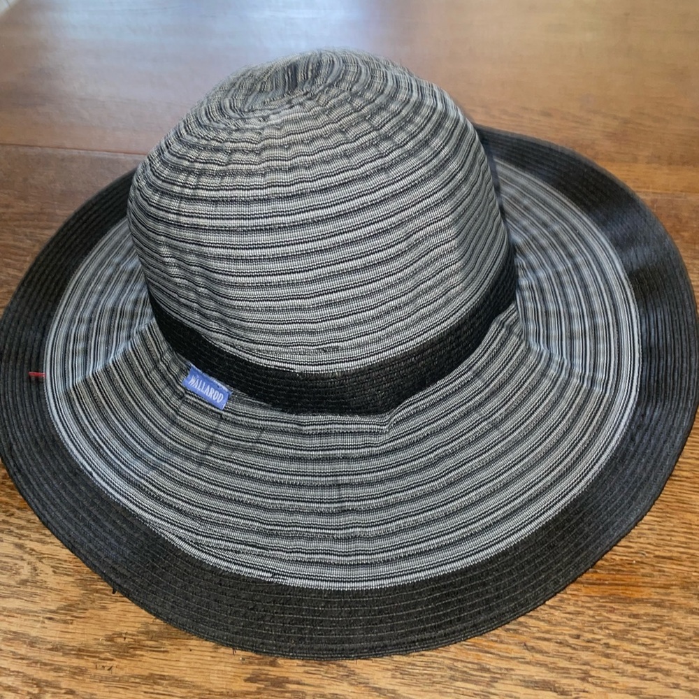 Womens Wallaroo UV Ginger Hat (UPF50+) in excellent condition size OSFA